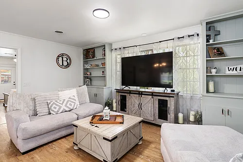 1406 Russell Ave Photo 1