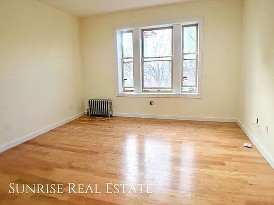 Rented by Sunrise Real Estate | media 18