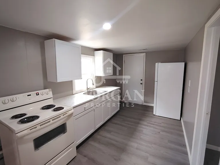 421 E South D St — Photo 3