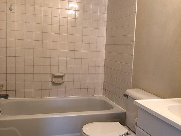 5th image of 225 Baugh Ln