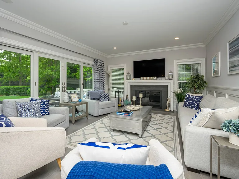 147 Warfield Way — Photo 4