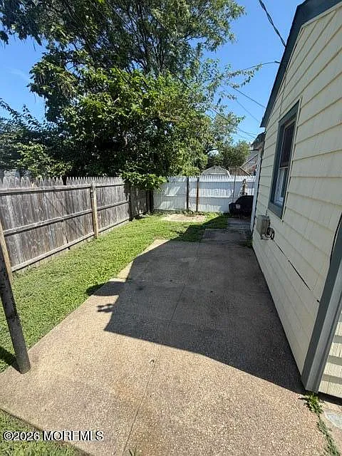 3 bed, 690 sqft, $2,475 — Photo 3