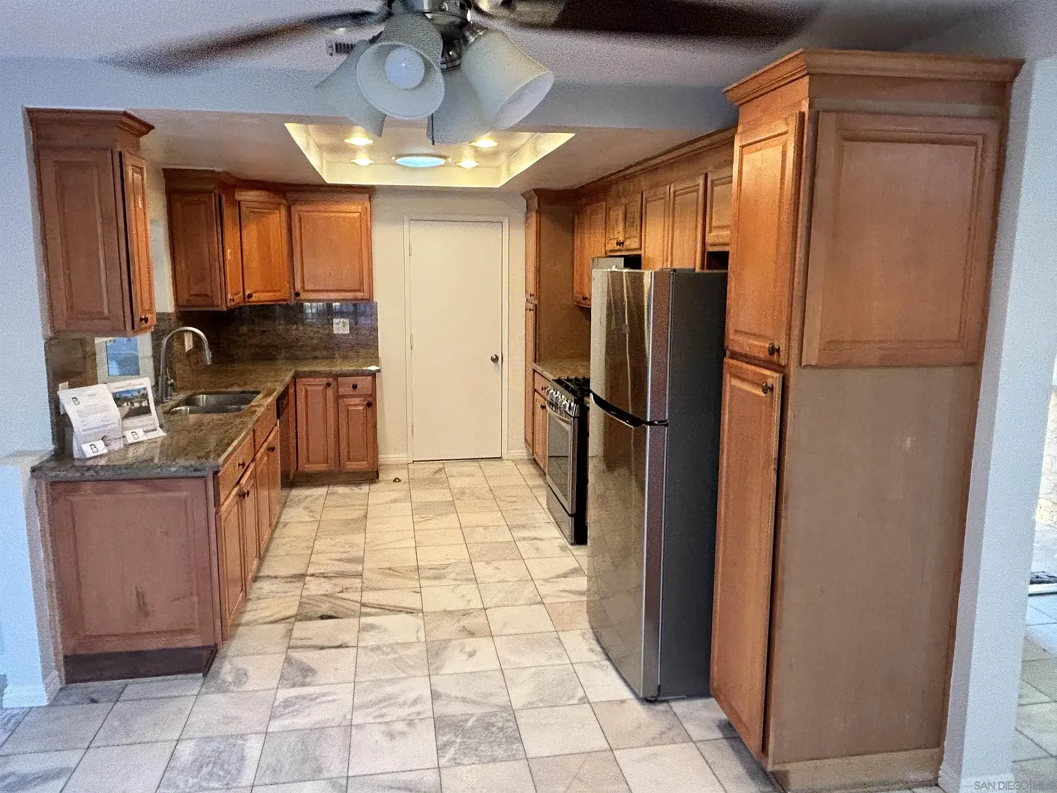 3 bed, 2.0 bath, 1300 sqft, $4,000 — Photo 2