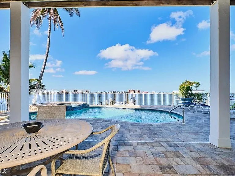 950 San Carlos Dr — Photo 10