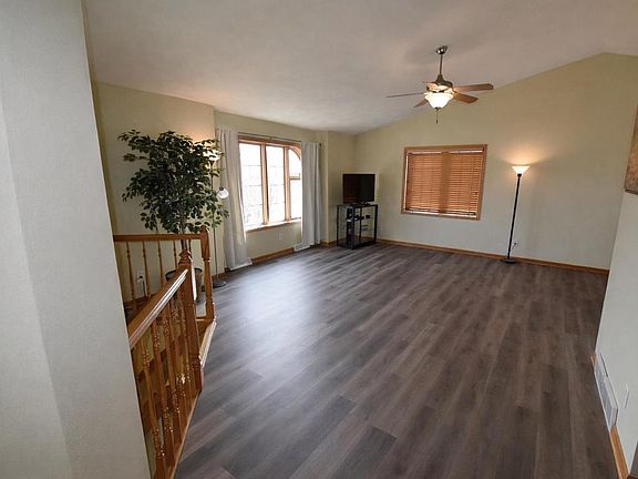 3rd image of 602 Stonehaven Drive