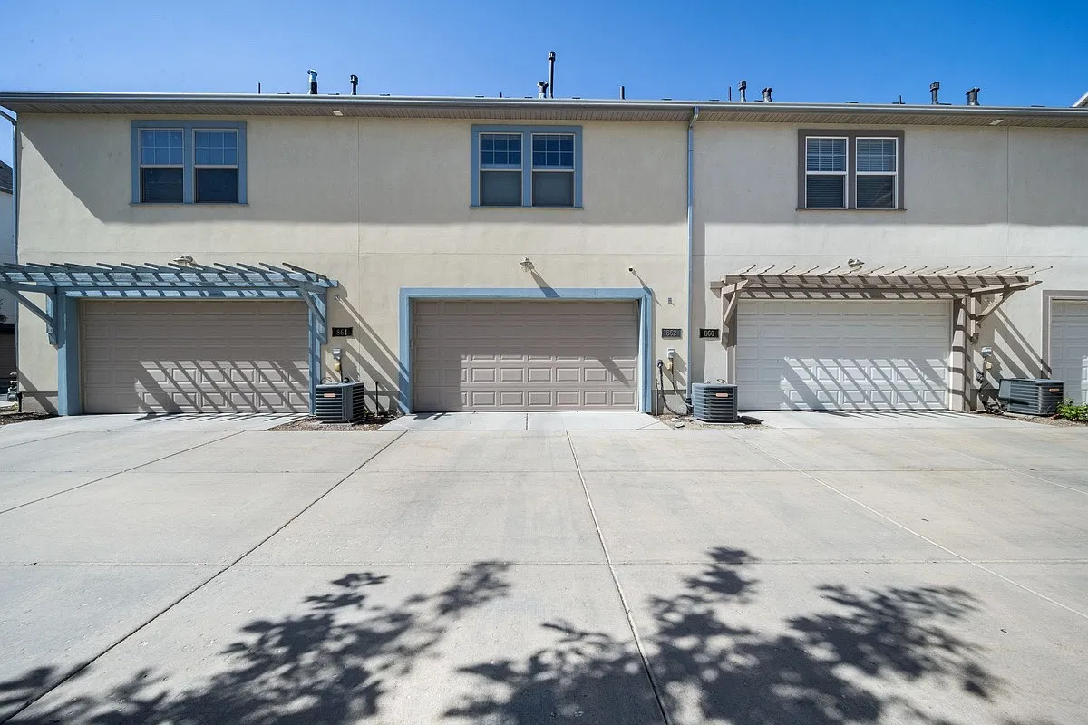 862 W Capraia Ct — Photo 2