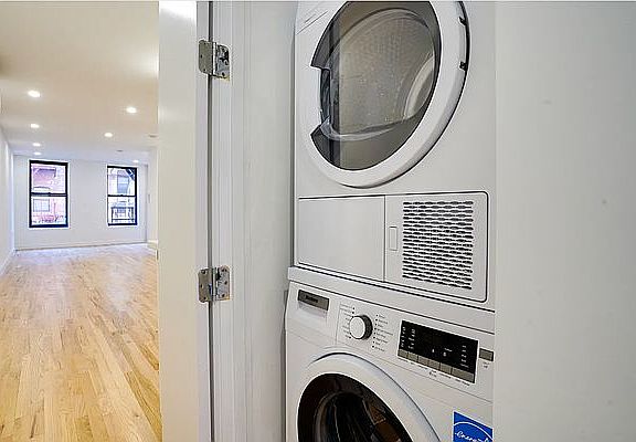 5th image of 248 Elizabeth St APT 8