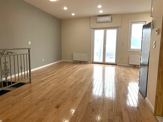 Rented by Capri Jet Realty Corp | media 2