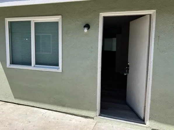 223 NW 3rd Ave APT 3, Visalia, CA 93291