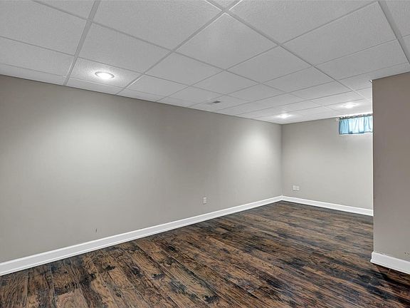 5th image of 2448 Oak Forest Dr