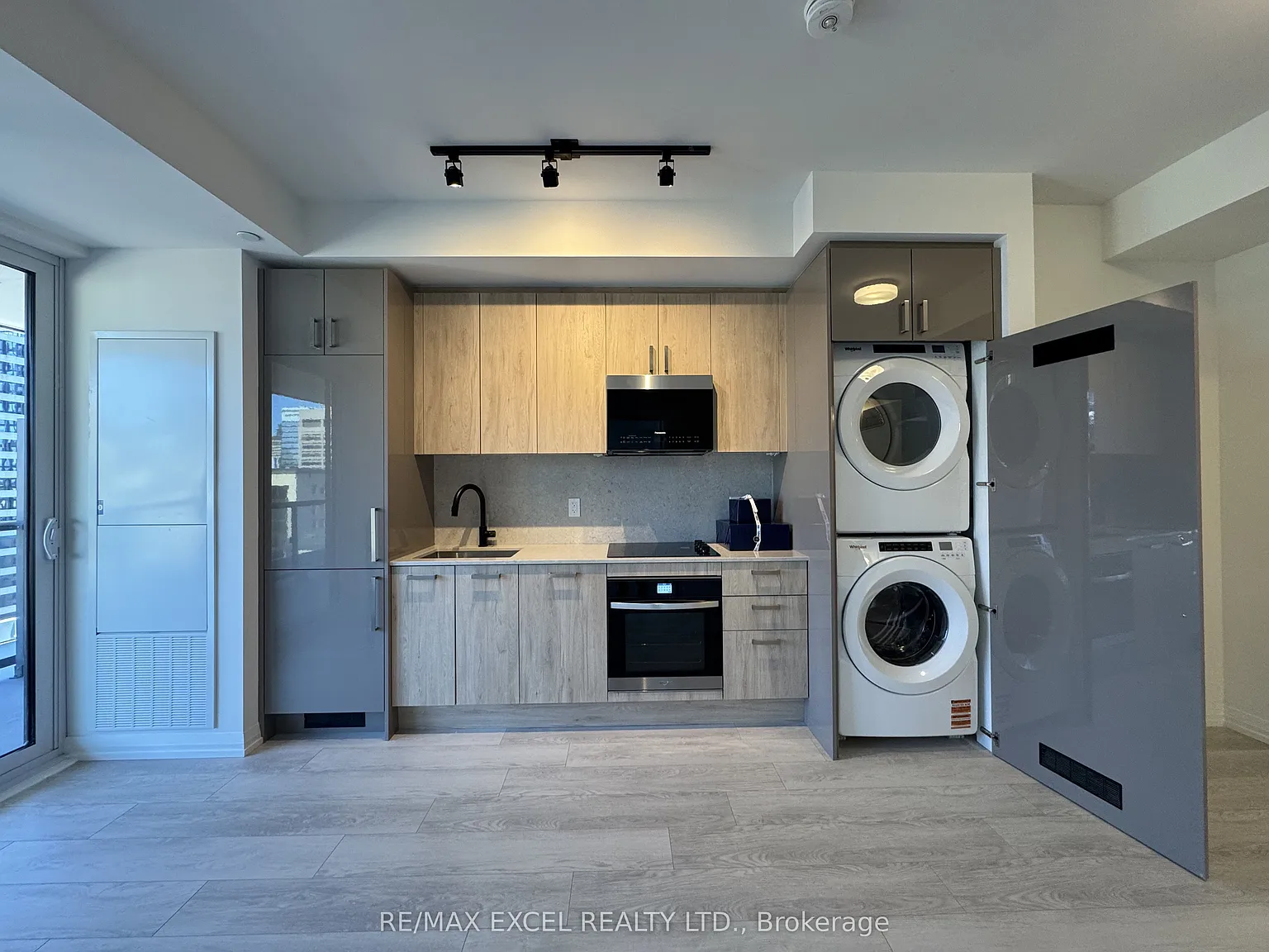 1 bed, $2,390 — Photo 4