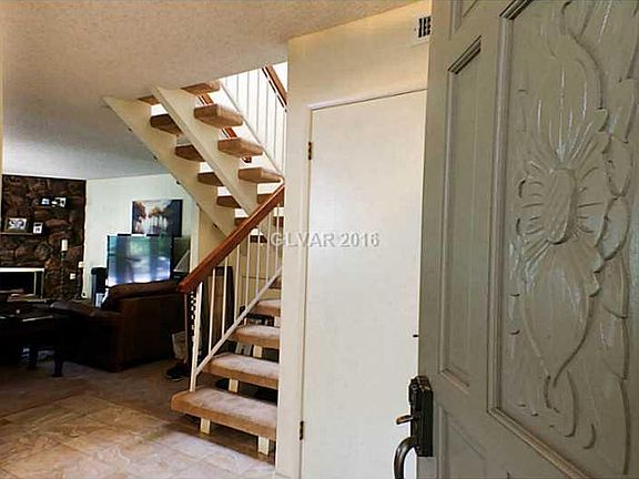 3rd image of 2815 Queens Courtyard Dr