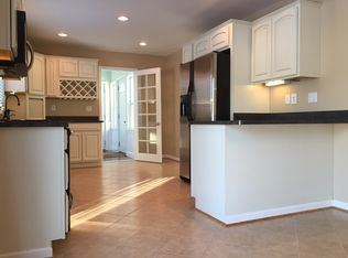 2912 Silverhill Dr, Waterford, MI 48329