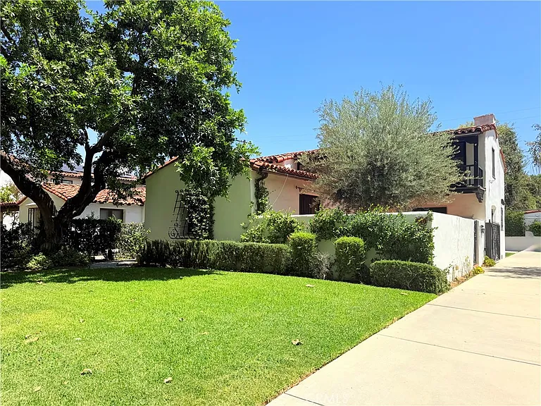 580 S Berkeley Ave — Photo 1