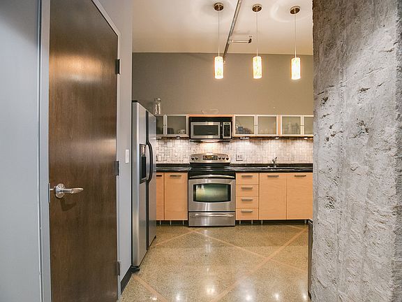 5th image of 350 Saint Peter St Unit 302