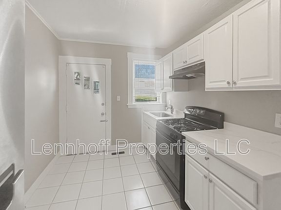 5th image of 23 Hilton St APT 1
