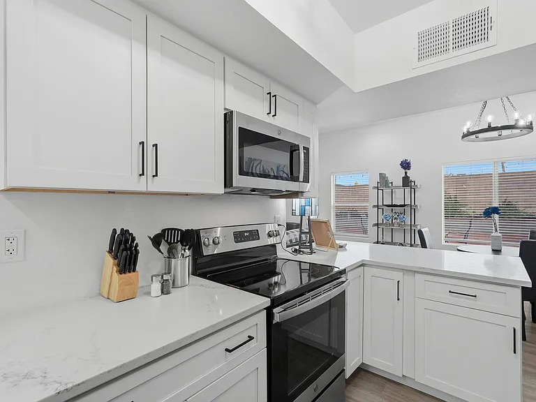 4304 W Pyracantha Dr — Photo 1