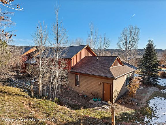 5th image of 47 White Peaks Ln