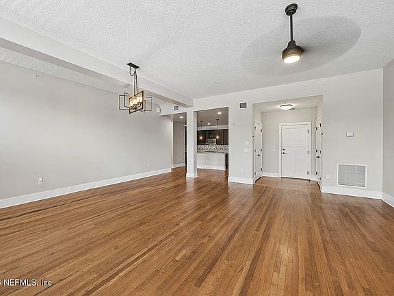 5th image of 2525 College St #2102-B