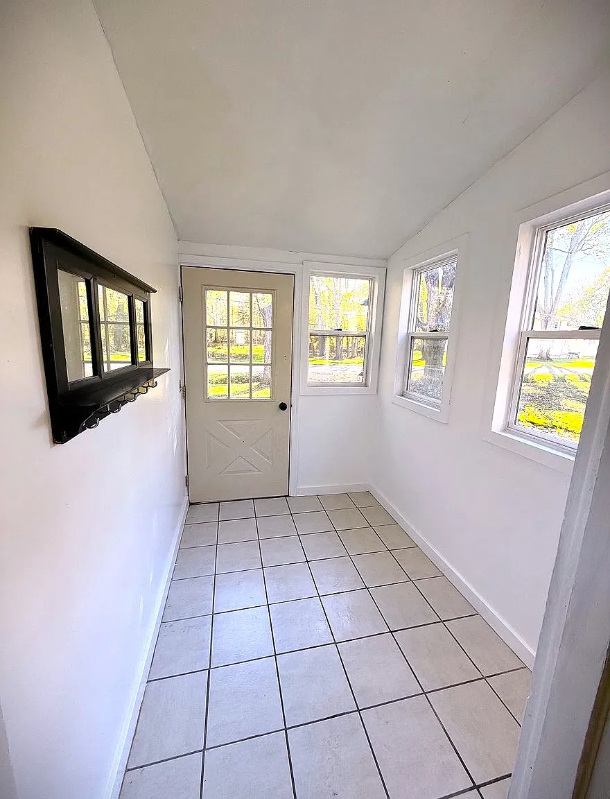3 bed, 1160 sqft, $2,220 — Photo 3
