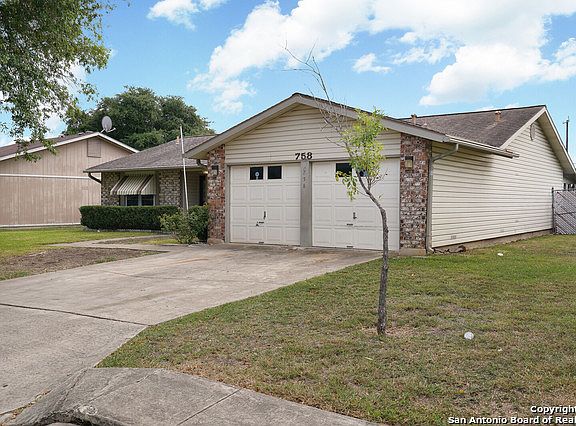 3rd image of 758 Sawtooth Dr