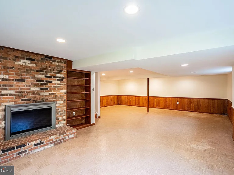 6608 Fairlawn Dr — Photo 22