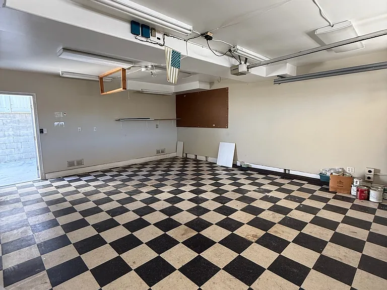 522 Washington St — Photo 16