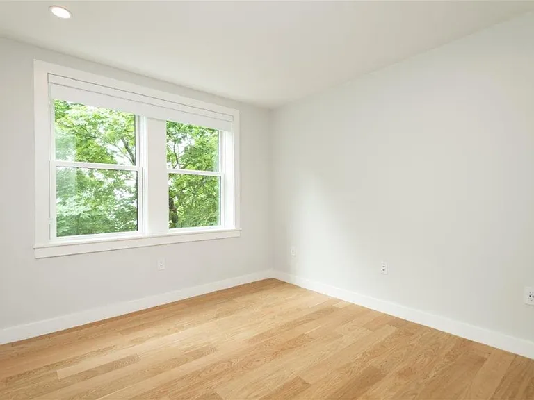 Highland Ave — Photo 15