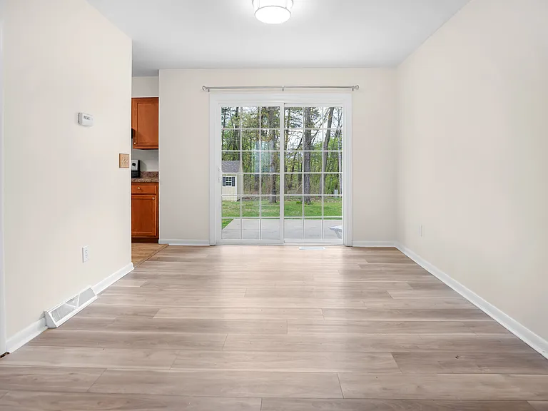114 E Poplar Dr #B — Photo 9
