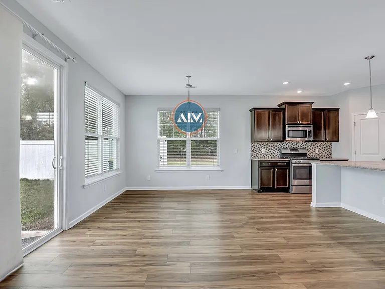 211 Heritage Pkwy — Photo 8