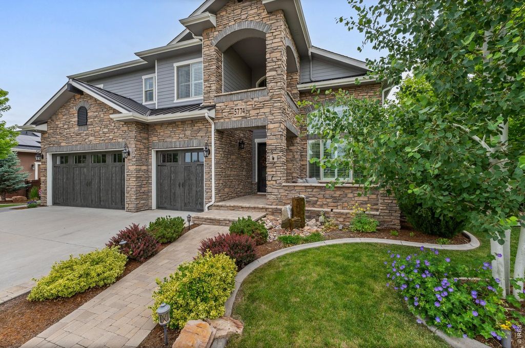 5774 Riverbluff Dr