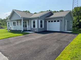 1066 Oak Terrace Dr, Martinsburg, PA 16662