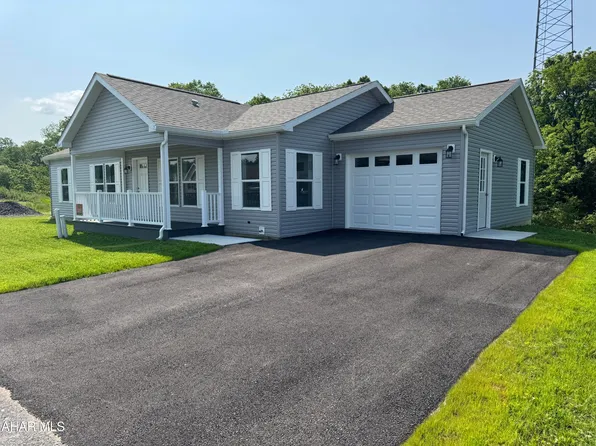 1066 Oak Terrace Dr, Martinsburg, PA 16662