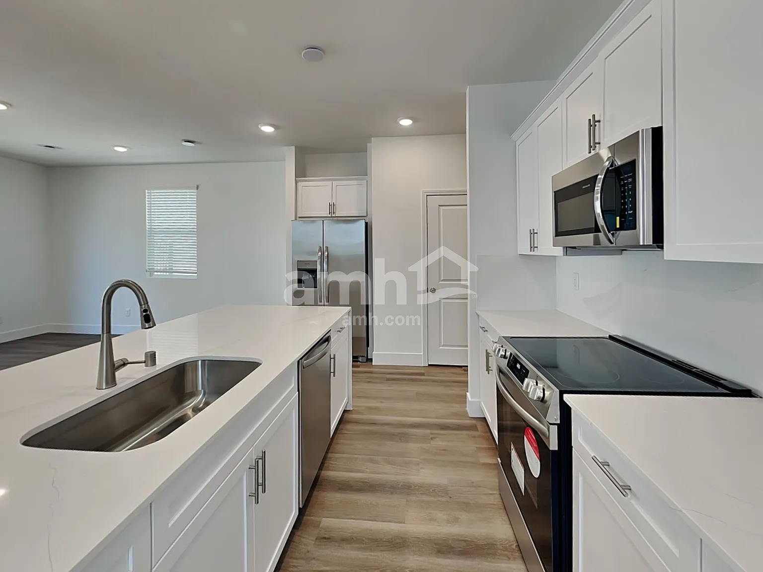 4 bed, 2.5 bath, 2144 sqft, $2,575 — Photo 3