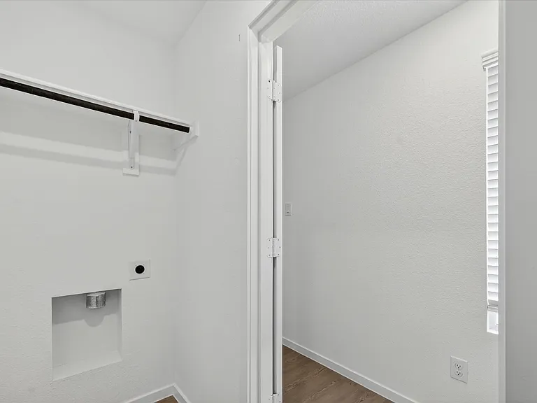 1328 Alfred St — Photo 17
