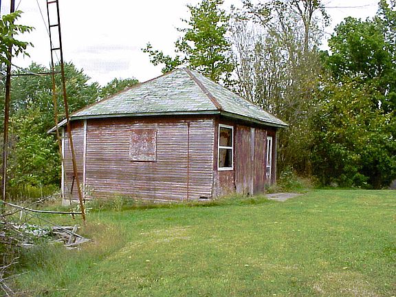 4th image of 5681 Harper Rd