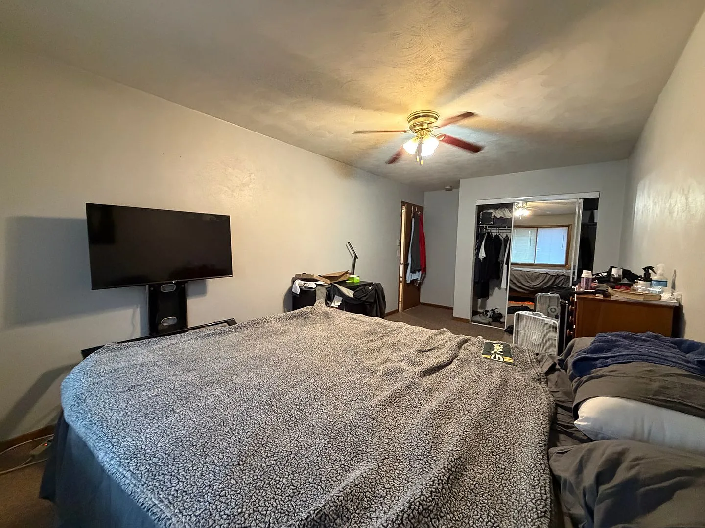 Extra-Spacious 4-Bedroom Apartment with Bonus Room Near UW-La Crosse — Photo 4