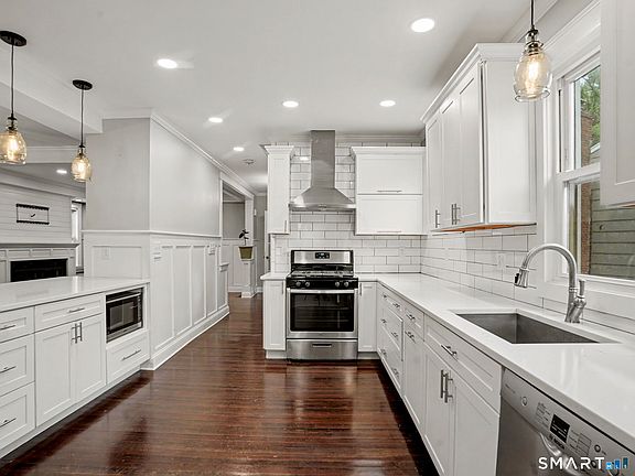 4th image of 265 Jackman Avenue