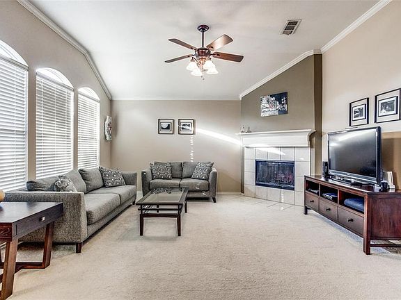4th image of 2215 Wisteria Way