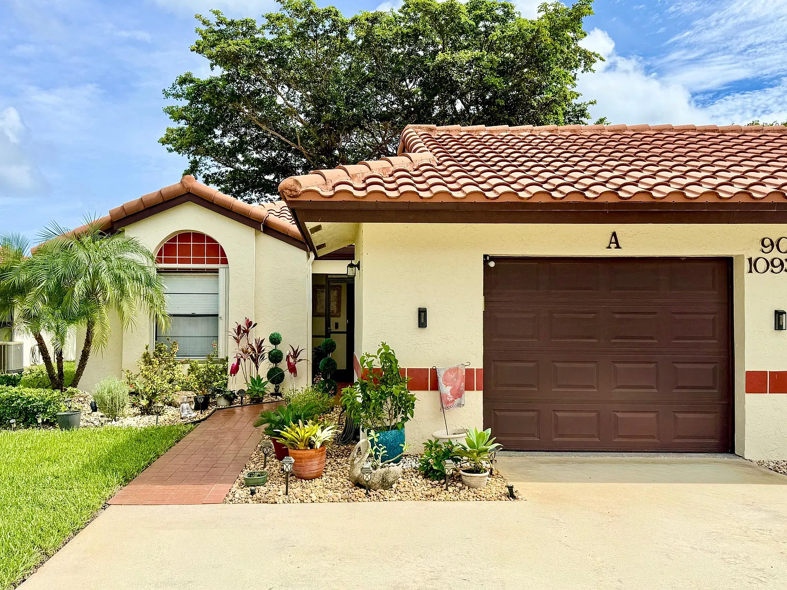 3 bed, 2.0 bath, 1190 sqft, $3,950 — Photo 2