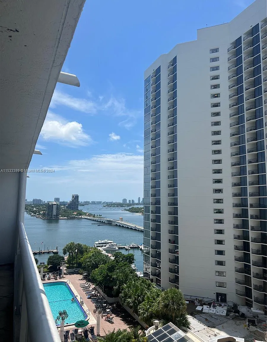 3 bed, 1827 sqft, $6,350 — Photo 1