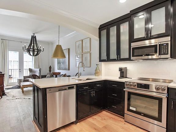 2nd image of 2255 Peachtree Rd NE Unit 825