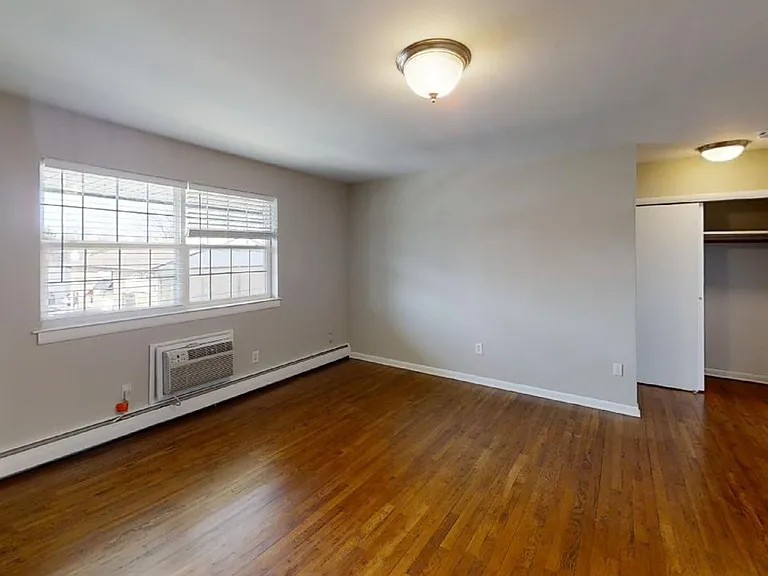 2005rt27llc - Fox & Foxx Brookview At Edison — Photo 2