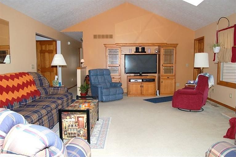 1st image of 7040 Maple Creek Dr