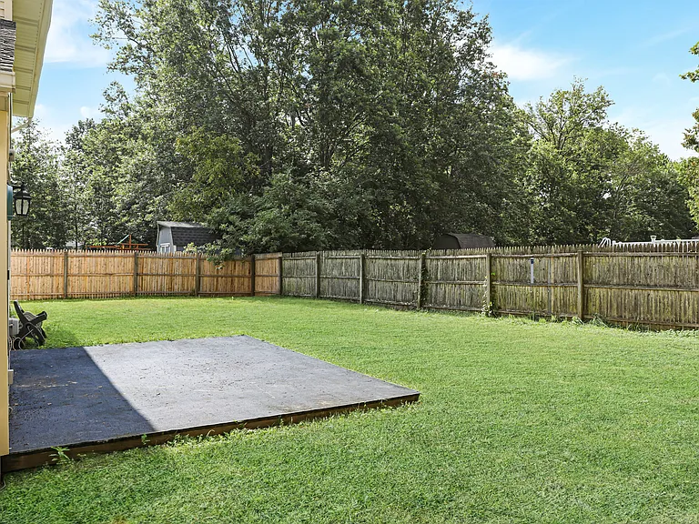 19 Pierson Dr — Photo 32