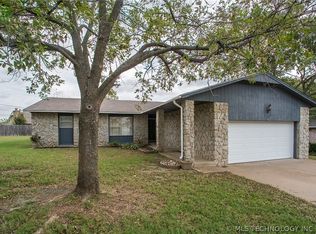 2112 SE Debbie Pl, Bartlesville, OK 74006