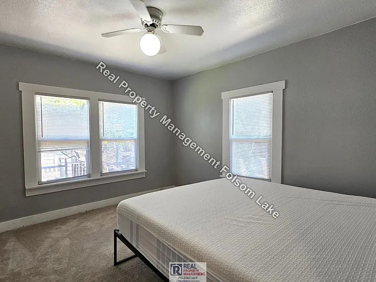 910 Mormon St — Photo 10