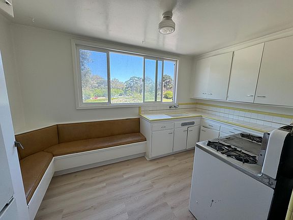 2nd image of 101-07 Lincoln Way #4