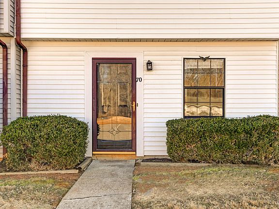 2nd image of 70 Countryplace Ln