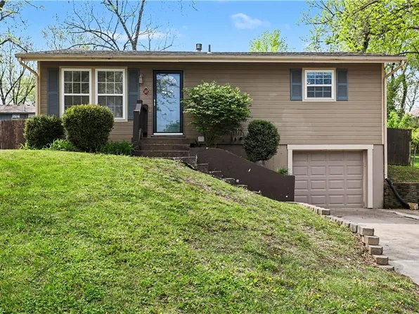 207 Jackson Ave, Liberty, MO 64068